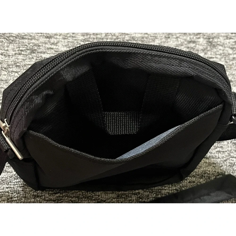 Universal Voyager Black Nylon Crossbody Travel Bag Padded Strap Messenger